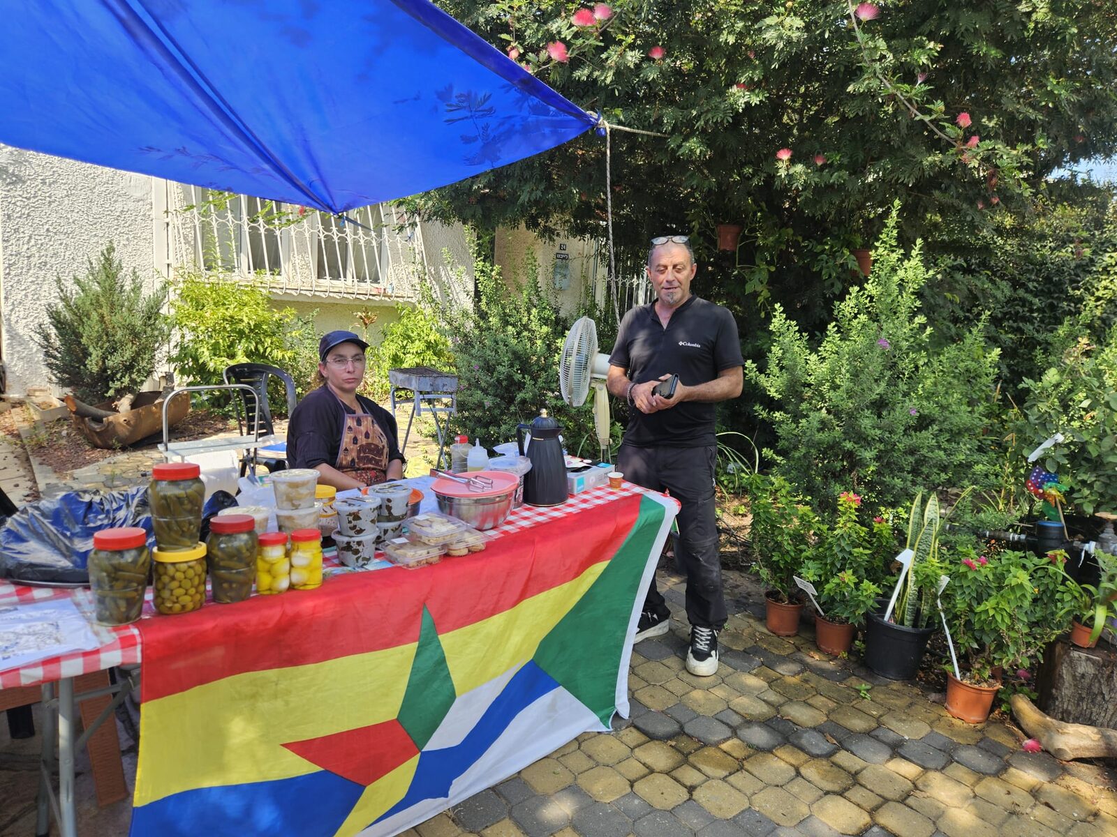 הדוכן שלנו בדאלית אל כרמל, עם דגל דרוזי